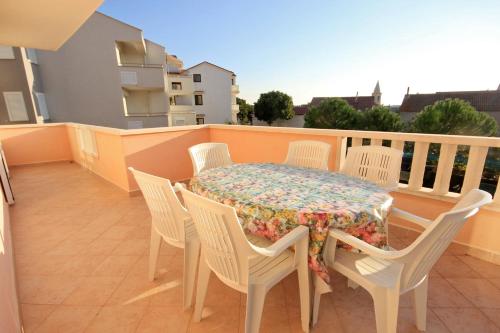 Apartment Novalja 9403d