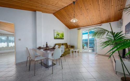 Apartments with WiFi Rabac, Labin - 16022
