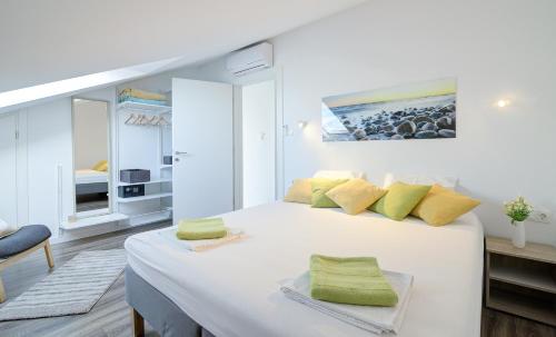 Apartments with WiFi Senj - 20890