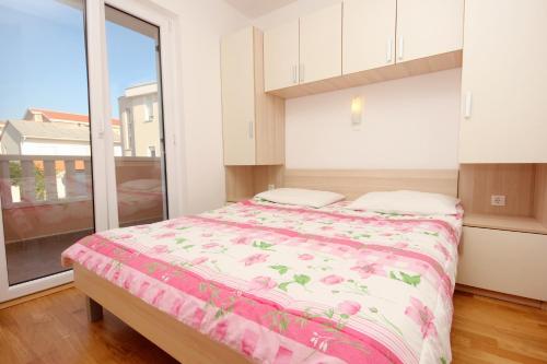 Apartments with parking space Novalja, Pag - 9403
