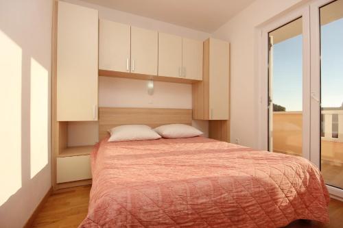 Apartments with parking space Novalja, Pag - 9403