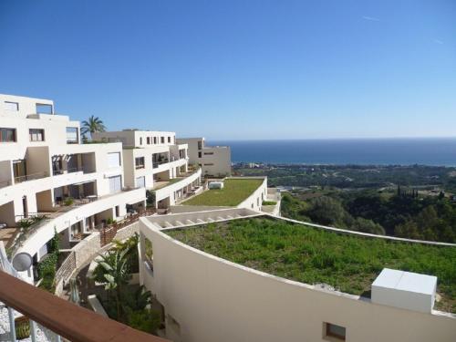 Sunlit Marbella Apartment Near Sea
