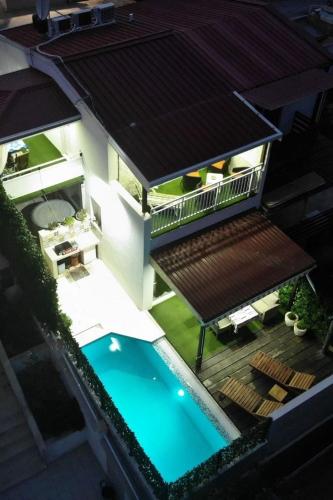 Seaside family friendly house with a swimming pool Rogoznica - 25216