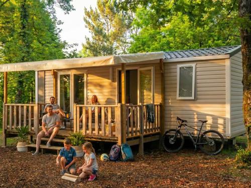 Mobil-home confortable avec terrasse - 6 personnes - API-1-52-1308