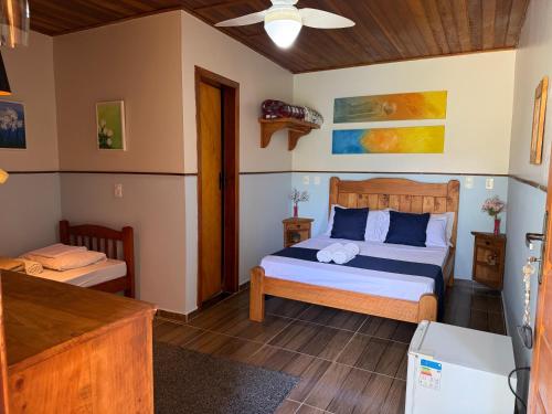 a bedroom with a bed in a room at Chácara Bora Bora in São Bento do Sapucaí