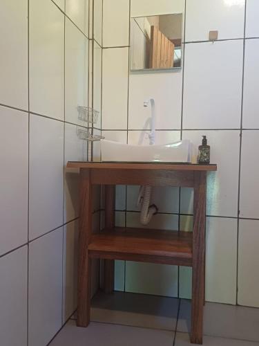 a bathroom with a sink and a mirror at Suíte Colibri - Centro de Barra Grande in Marau