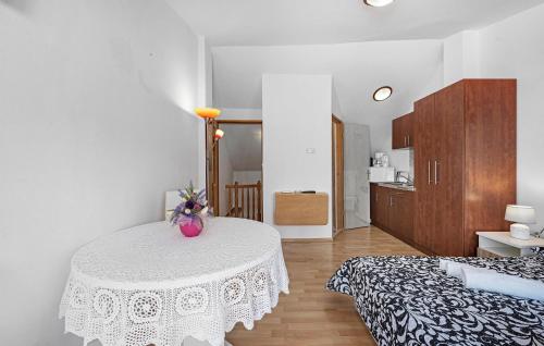 Gorgeous Apartment In Vodice