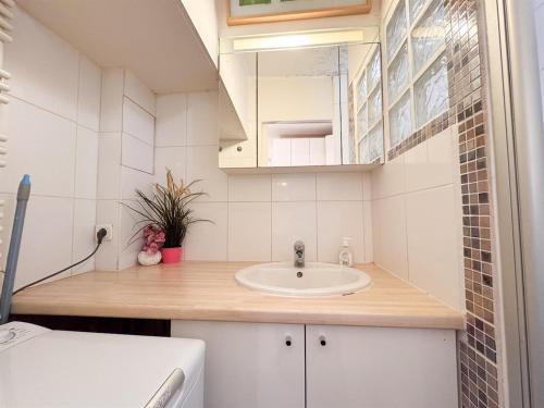 2 Charming flat in Heart of Paris near Louvre&Metro