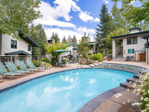 Tamarack Townhomes - CoralTree Residence Collection photo 2