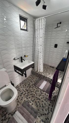 a bathroom with a toilet and a sink at Marina Dreams Studio Apartment in Marina Da Gama