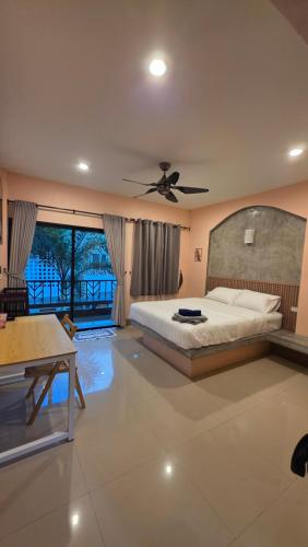 a bedroom with a bed and a ceiling fan at Myhomevillage in Ko Tao