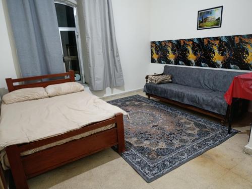 En eller flere senger på et rom på Kary