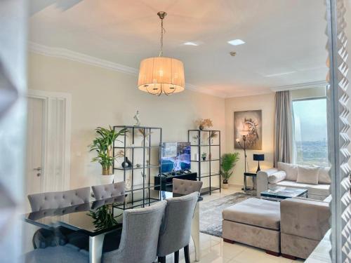 2 Bedroom Apt in Damac Capital Bay Tower A, Business Bay by Luxaura