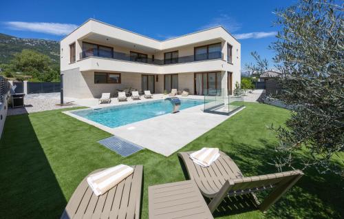 Gorgeous Home In Kastel Luksic