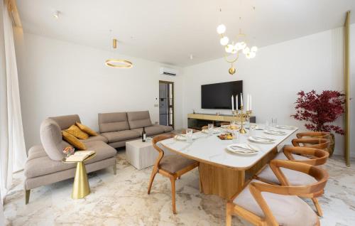 Gorgeous Home In Kastel Luksic