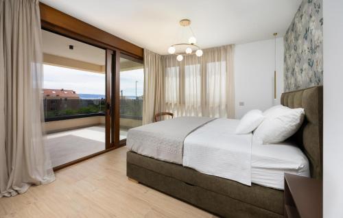 Gorgeous Home In Kastel Luksic