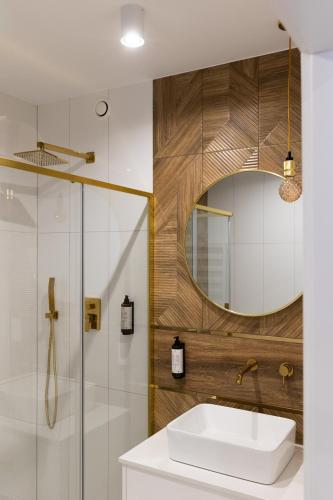 a bathroom with a sink and a mirror at Hotel Przystań Przy Lesie in Lewiczyn