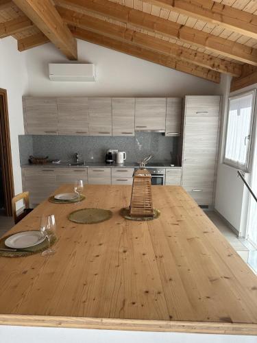 Bright studio, just steps to the lake
