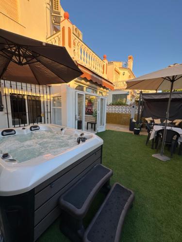 Villa Luis Cernuda - Casa 202 - Vistas - Jacuzzi - Piscina - tenis