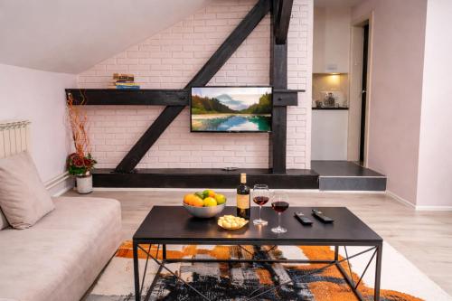 He-Ra Apartments with Free Parking