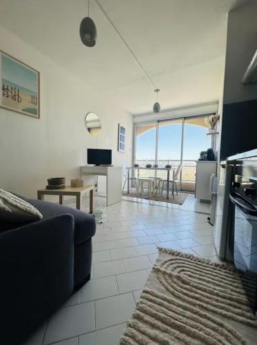 Studio vue port Carnon - à 2 pas des plages