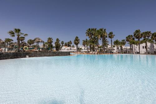 Home2Book Apt with Pool near Beaches in Corralejo