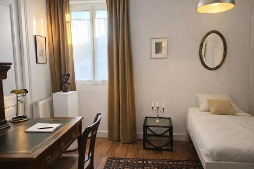 Appartement de charme au coeur de Salies de Béarn- Art, musique et lumière au confort premium