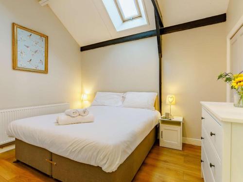 a bedroom with a bed with two towels on it at 2 Bed in Umberleigh oc-09089 in Umberleigh Bridge
