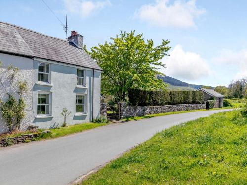 an old white house on the side of a road at 2 Bed in Brecon oc-bn249 in Talybont