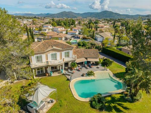 Provencal Villa With Forest Views And Pool