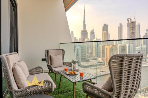 Binghatti canal 2 bedroom burj khaifa view with private jacuzzi Kings
