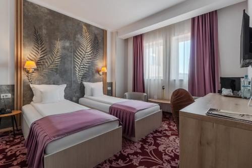 Un pat sau paturi într-o cameră la Hotel Nevis Wellness & SPA