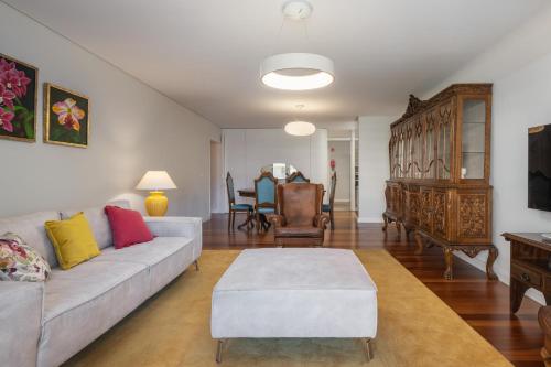 Camélia's Apartment II by an island apart