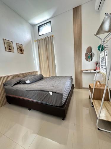 a bedroom with a bed and a window in it at Athara Naya in Karangploso