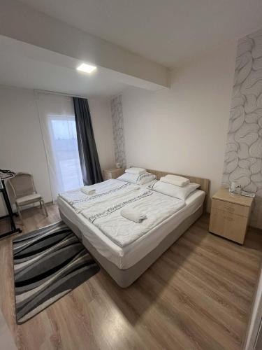 a bedroom with a large bed in a room at Ezüst Mező Vendégház in Nagyecsed