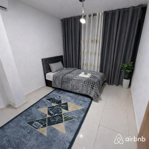Llit o llits en una habitació de Gardens 2BR Rooftop