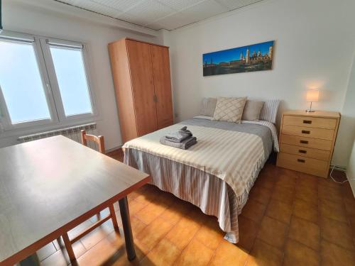 Piso tranquilo para tres trabajadores