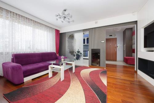 Family Apartment with Parking and Workspace near Metro in Warsaw by Noclegi Renters