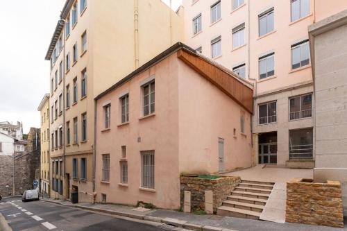 Le Petit Canut - T1 sous les toits avec vue