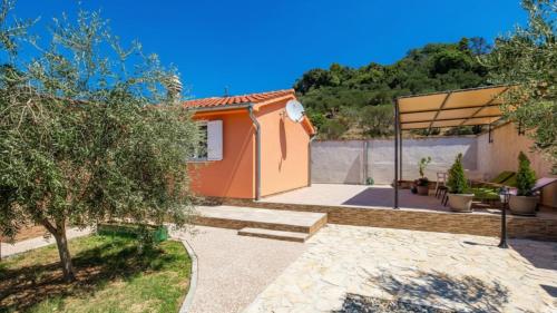 Holiday home Oaza Maslina by Villas Guide