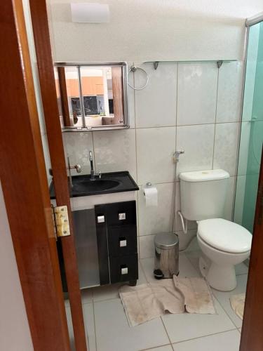 a small bathroom with a toilet and a sink at Apartamento confortável in Santarém