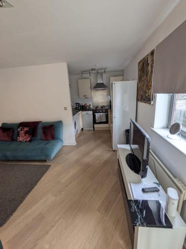 a living room with a computer on a desk at 2 Bedroom 2 Bath Apartment, sleeps 4, Town Centre in Wolverhampton