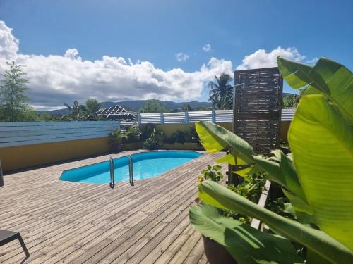 Piscina a Éden Évasion o a prop