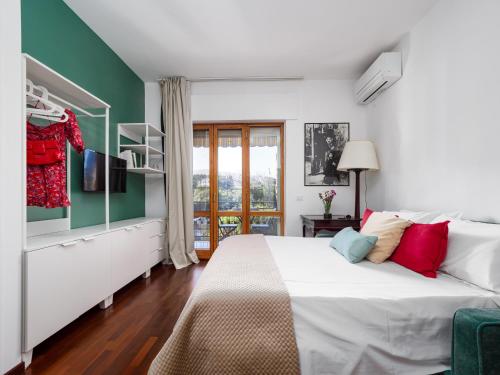 a bedroom with a white bed and a green wall at La Perla Rara in Sant'Agnello