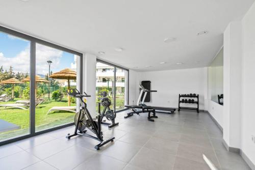 Aranya Apt - Pool, Gym and Co-Working Space photo 7