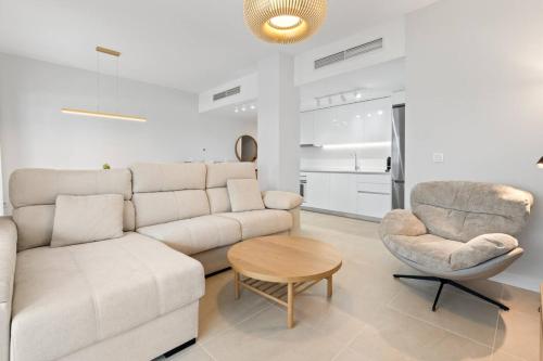 Aranya Apt - Pool, Gym and Co-Working Space photo 14