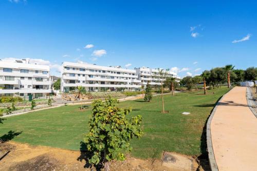 Aranya Apt - Pool, Gym and Co-Working Space photo 8