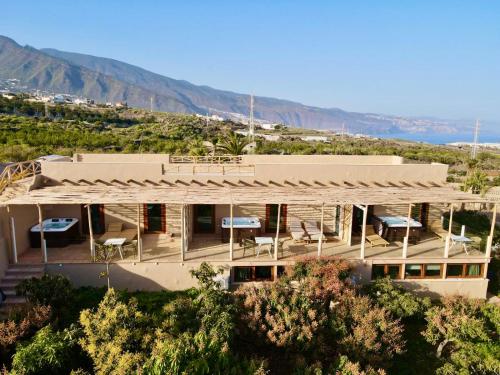 an aerial view of a house with a roof at Apartamentos Finca RiscoTierra in Arafo