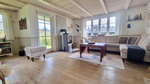 Gallery image of Ferienhaus-am-Wald-mit-Kamin-und-zwei-Terrassen in Haderslev