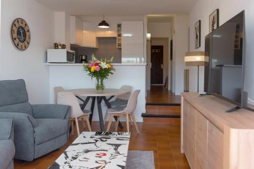 WELCS APARTAMENTO 316 EMP con Balcón, parking privado y AC